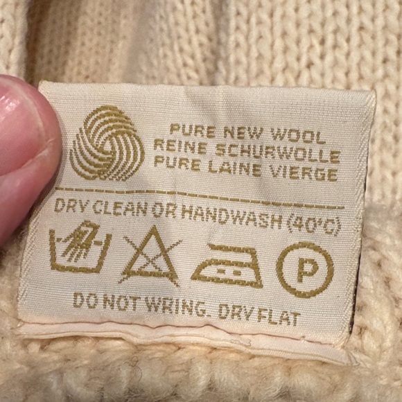 Vintage Gaeltarra Irish Cream, Grey, and Lavender Patterned Wool Sweater - Picture 8 of 9